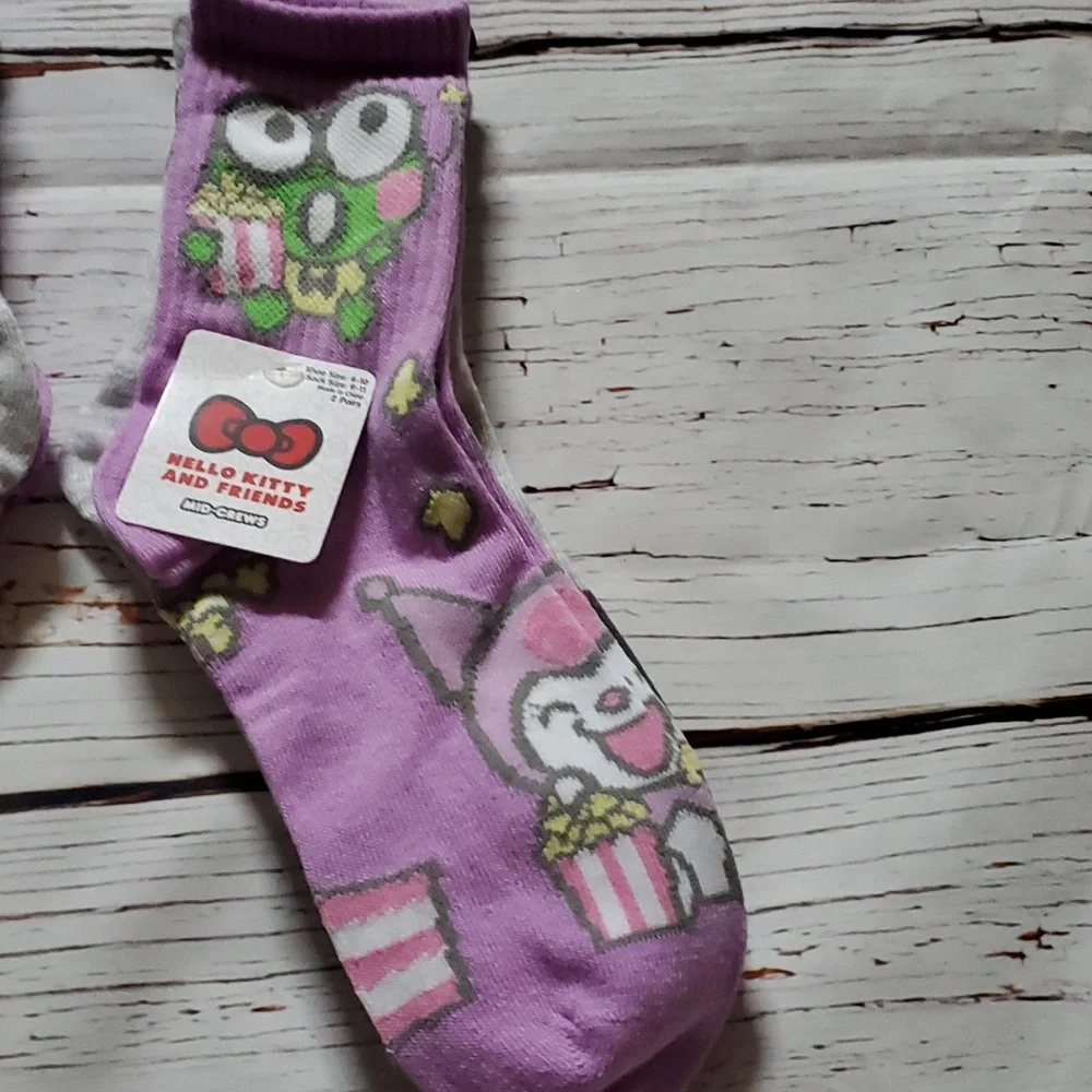 🆕️ SANRIO HELLO KITTY AND FRIENDS MID-CREW SOCKS 💜